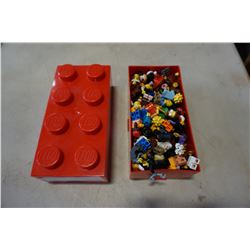 LEGO FIGURES IN LEGO BRICK