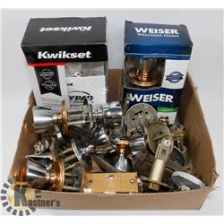 FLAT OF ASSORTED DOOR KNOB SETS