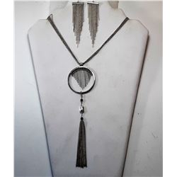 20)  SET OF SILVER TONE GUESS MULTI FINE