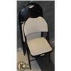 Image 1 : 3 PADDED FOLDING CHAIRS.