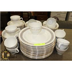 79PC ROYAL KNIGHT STAFFORDSHIRE ENGLAND 22CT GOLD