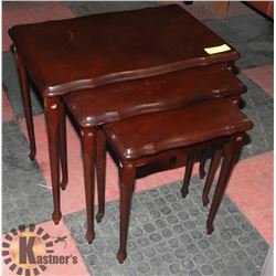 SET OF 3 NESTING TABLES.