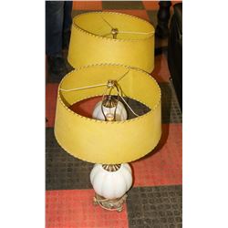PAIR OF WHITE TABLE LAMPS.
