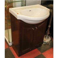 CERAMIC SINK WITH VANITY