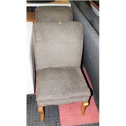 LOT OF 2 DINING CHAIRS.