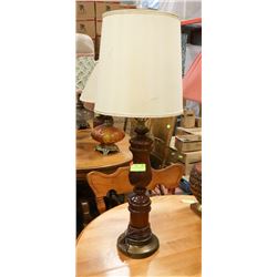 WOODEN BROWN TABLE LAMP WITH SHADE.