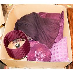 36' FLAT WITH SHOWHOME  DÉCOR: 5 ACCENT PILLOWS,