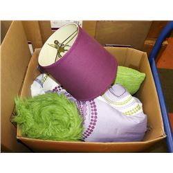 LOT OF SHOWHOME DÉCOR: 2 PILLOWS, TWIN