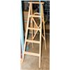 Image 1 : 5FT WOOD LADDER