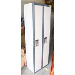 BANK OF 2 FULL SIZE LOCKERS