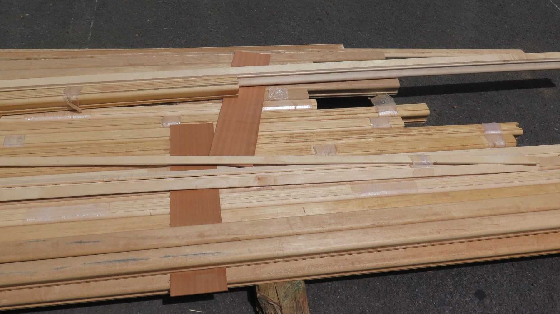 Wood Bundle: Handrail 6010, Maple, Oak, Bender Rail (approx. 250 Linear Ft)
