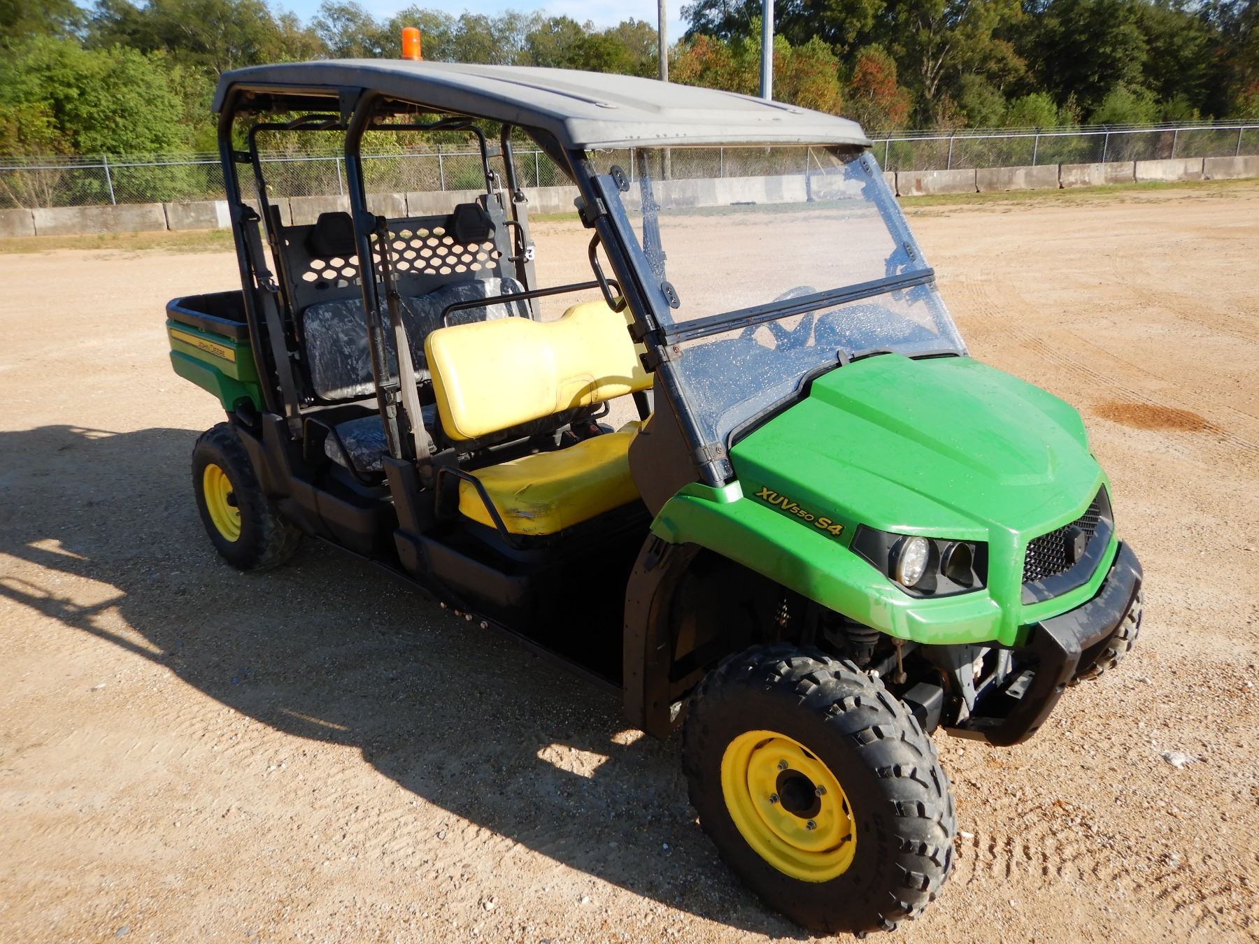 2016 JOHN DEERE XUV 550 S4 UTV, VIN/SN050144 4X4, CREW CAB, GAS
