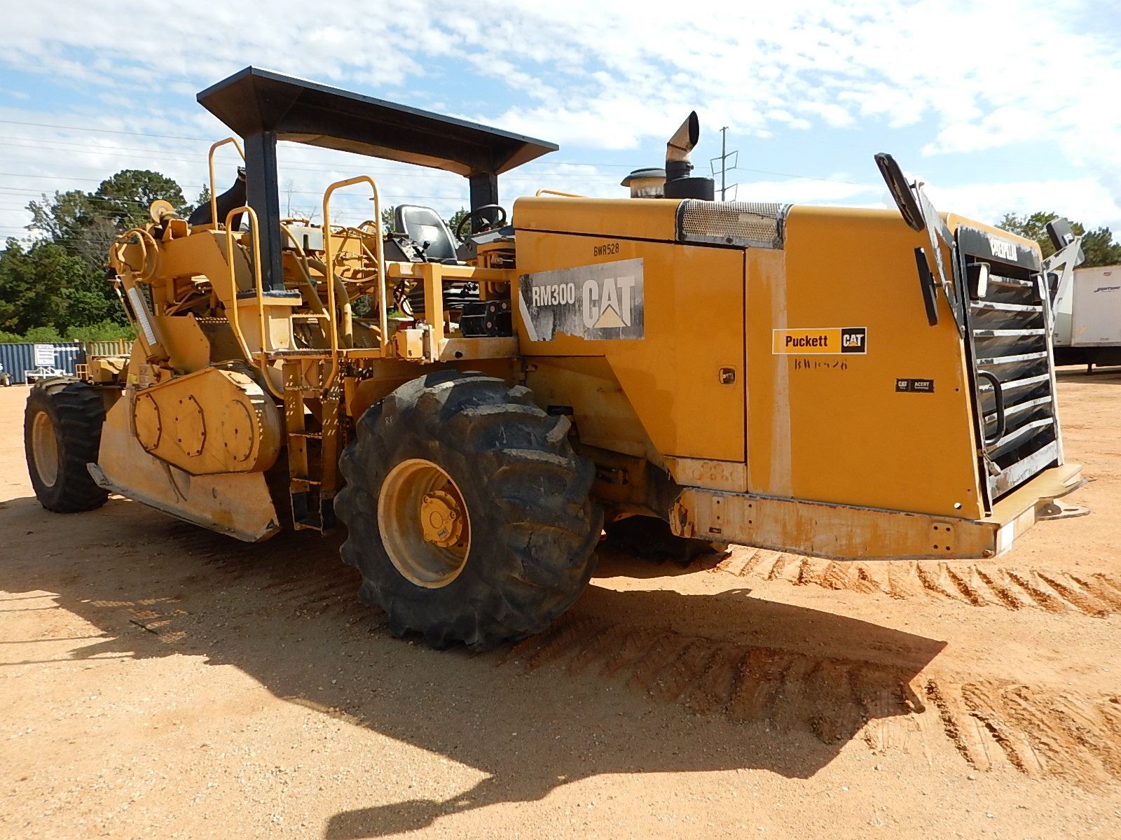 Cat R300 2011 CAT RM300 RECLAIMER, VIN/SN:BWR00528 - CANOPY, 28L-26 TIRES, METER ...