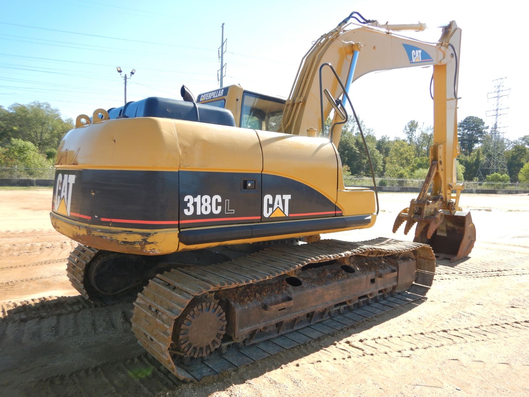 2004 CAT 318CL HYDRAULIC EXCAVATOR, VIN/SNMDY00244 10' 6" STICK, 42" BUCKET, THUMB, CAB, A
