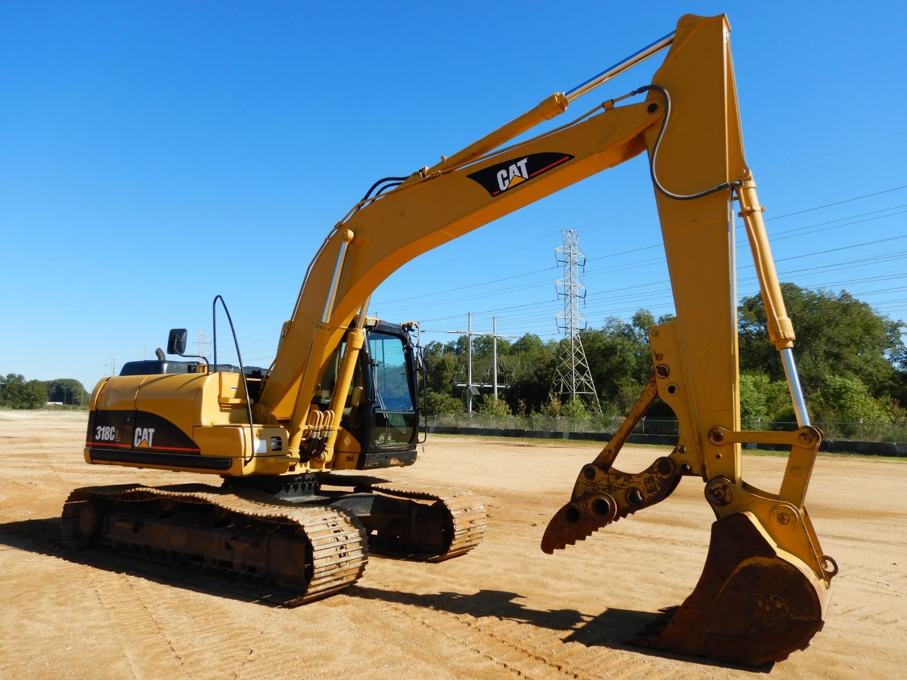 2004 CAT 318CL HYDRAULIC EXCAVATOR, VIN/SNMDY00244 10' 6" STICK, 42" BUCKET, THUMB, CAB, A