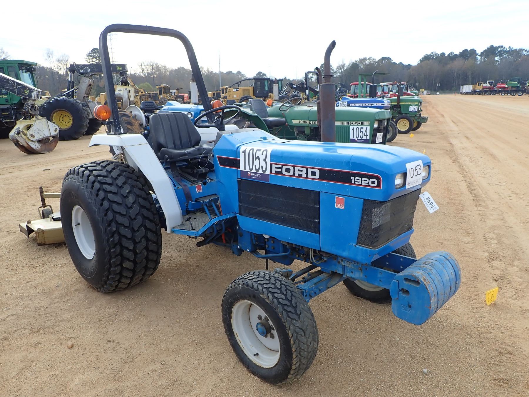 FORD 1920 FARM TRACTOR, VIN/SNUP37116 ROLL BAR, 3 PTH, 18.416.1