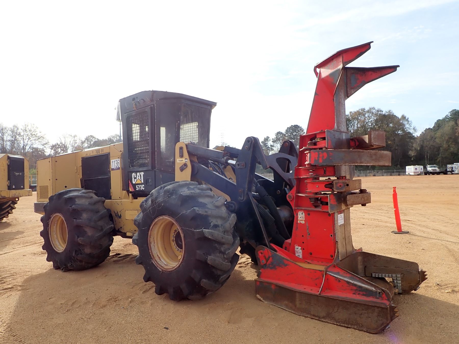 2013 CAT 573C FELLER BUNCHER, VIN/SN:W7300106 - CAT SC-57 SAW HEAD, CAB ...