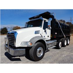 2016 MACK GU813 DUMP, VIN/SN:1M2AX13C9GM060059 - TRI-AXLE, 405HP MACK MP7 ENGINE, ALLISON A/T, 46K R