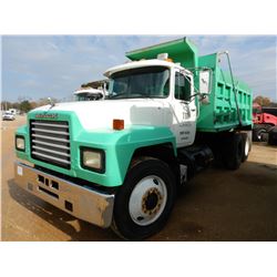 2001 MACK RD688S DUMP, VIN/SN:1M2P267Y61M060734 -T/A, E7-350 MACK DIESEL ENGINE, 8LL TRANS, 14'6" ST