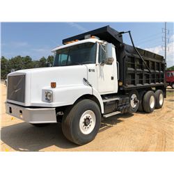 1996 VOLVO WG64 DUMP, VIN/SN:4V5JCBPF2TR844879 - TRI-AXLE, 18K FRONT, 16' OX BODY, 11R22.5 REAR TIRE