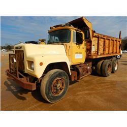 1983 MACK DUMP TRUCK, VIN/SN:1M2P138C0DA010731 - T/A, DIESEL ENGINE, 6 SPEED TRANS, 14' DUMP BODY, 2