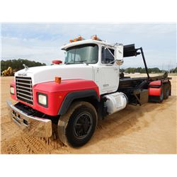 1993 MACK RD688S ROLLOFF TRUCK, VIN/SN:2M2P270C0PC016077 - T/A, MACK DIESEL ENGINE, 8LL TRANS, 44K R