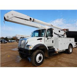 2006 INTERNATIONAL 7300 BUCKET TRUCK, VIN/SN:1HTWBAAN16J187713 - 4X4, IHC DT466 DIESEL ENGINE, ALLIS