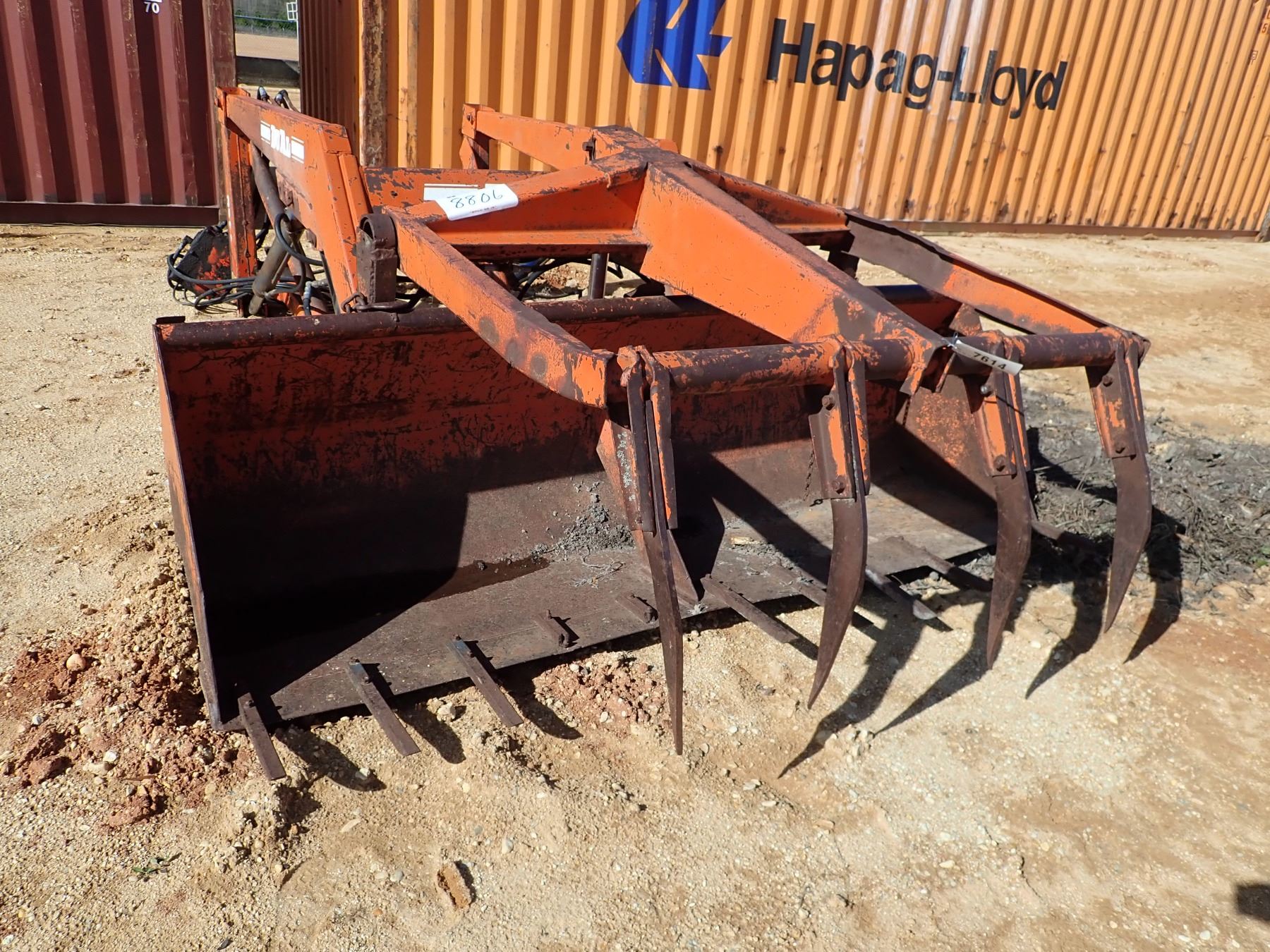 DUAL 3100 FRONT LOADER BUCKET W/GRAPPLE CLAMP, FITS FARM TRACTOR (C3