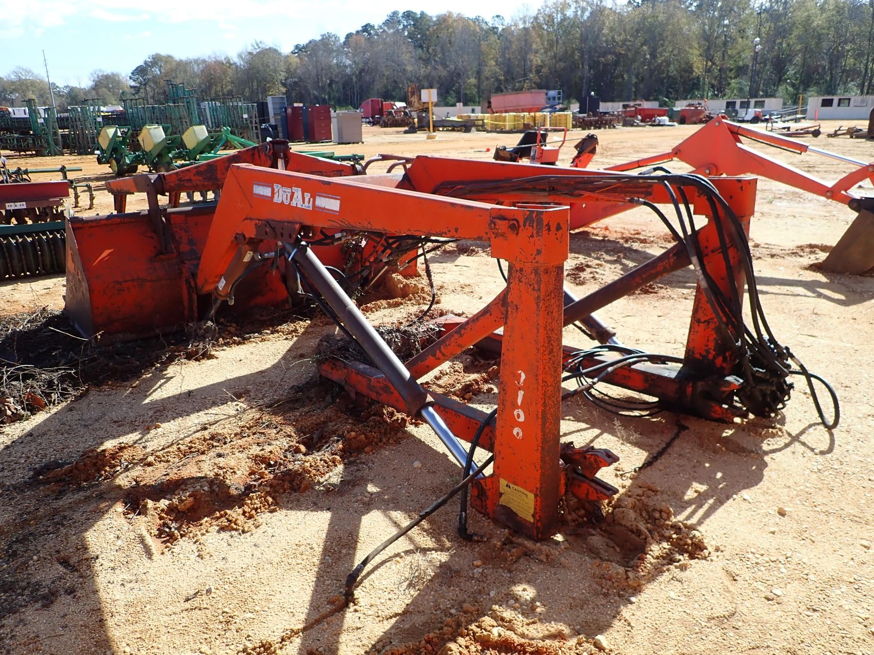 DUAL 3100 FRONT LOADER BUCKET W/GRAPPLE CLAMP, FITS FARM TRACTOR (C3)