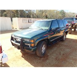 2000 CHEVROLET TAHOE SUV, VIN/SN:1GNEK13R1YR124390 - 4X4, V8 GAS ENGINE, A/T (DOES NOT OPERATE)