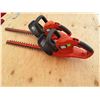 Image 1 : 2 20" Black and Decker Hedge Trimmers *Untested