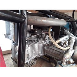 Honda Pressure washer with several hoses & 2 Wands