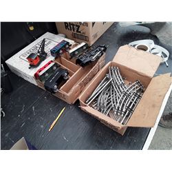 Streamline electrical train w/traincars & tracks