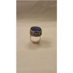 GORGEOUS 16.75 CT BLUE LAPIS LAZULI RING.