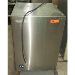 Hoshizaki America Inc. Ice Maker Model #KM-501NWH