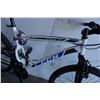 Image 2 : WHITE CCM BIKE