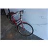 Image 8 : RED VINTAGE SCHWINN BIKE