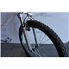 Image 2 : WHITE KONA BIKE