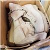 Image 2 : 2 PAIRS OF US ARMY DESERT BOOTS SIZE 5-1/2
