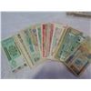Image 2 : 2 BAGS OF WORLD CURRENCY