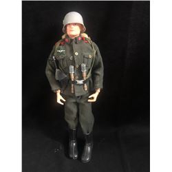 ORIGINAL 1960'S G.I JOE FIGURE W/ ACCESSORIES