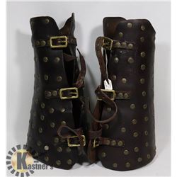 LEATHER GAUNTLETS WITH STUDS