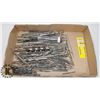 Image 1 : LARGE FLAT OF DRILL BITS AND MORE