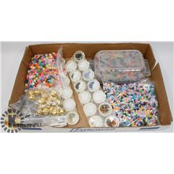 LARGE FLAT OF BEEDS & ORGANIZERS