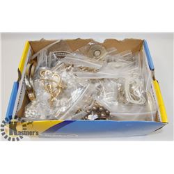 LOT OF ESTATE JEWELLERY.