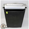 Image 1 : PAPER SHREDDER.