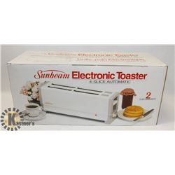 4 SLICE WHITE TOASTER.