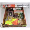 Image 1 : FLAT OF ASSORTED INCL BUNGEES, REFLECTIVE VEST,