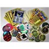 Image 1 : 14)  LOT OF 28 POKÉMON CARDS & 37 POGS
