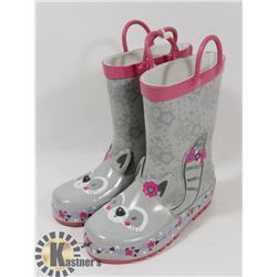 CHILD RUBBER BOOTS SIZE 8